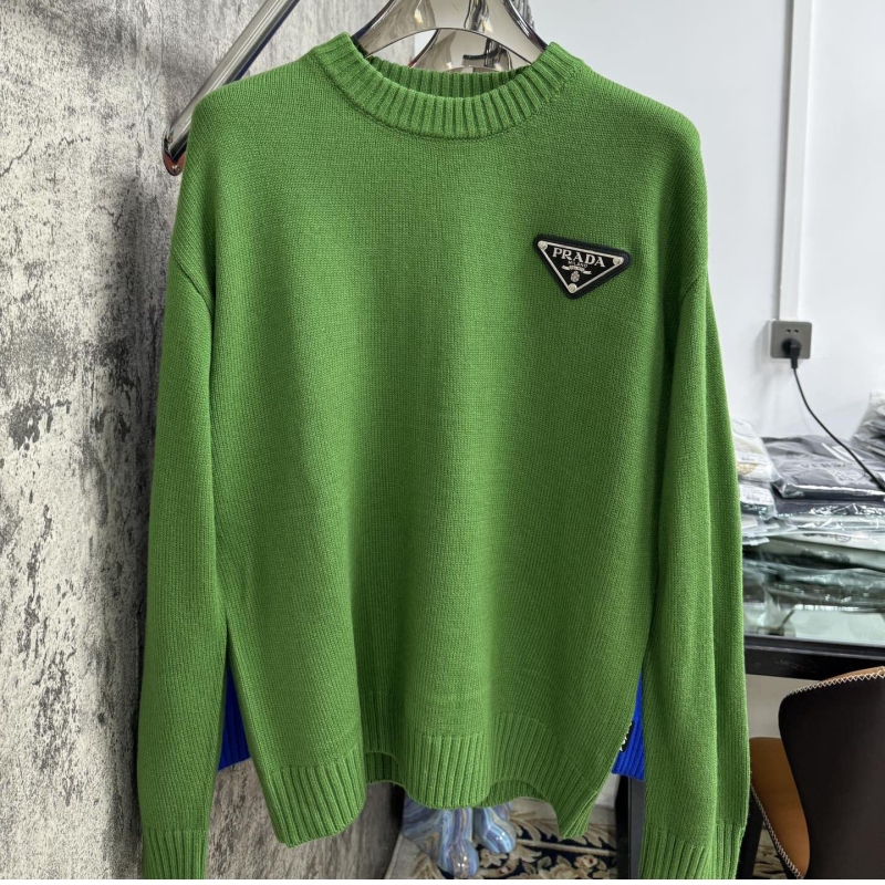 Pra*a sweater